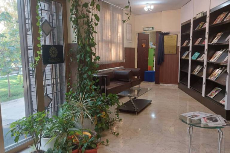 میز مطالعه روزنامه